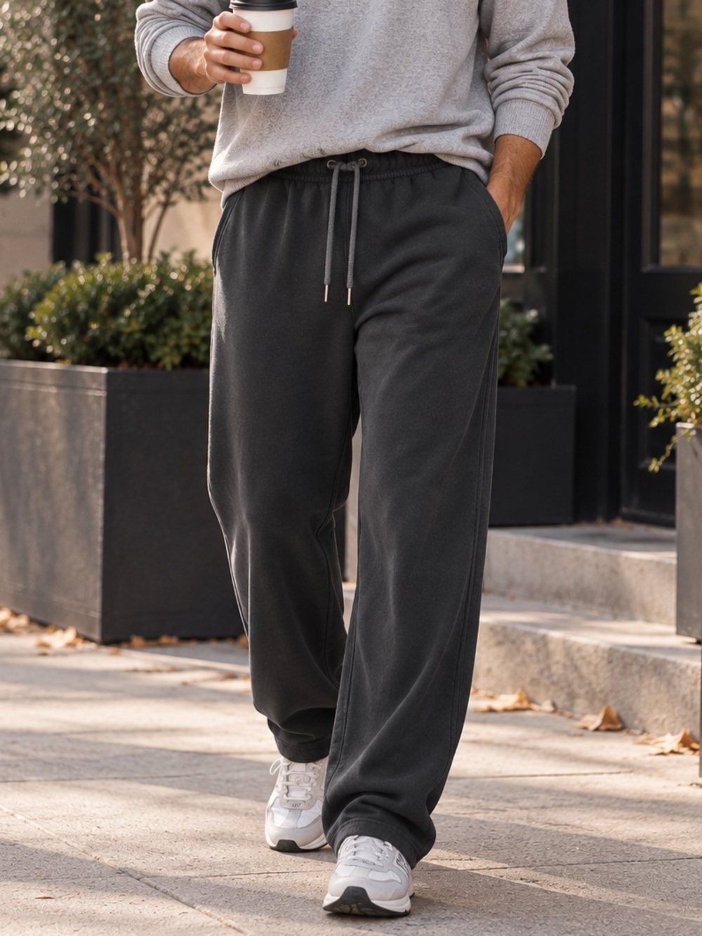 Abercrombie & Fitch Essential Straight Open-Hem Sweatpant in Black Size M